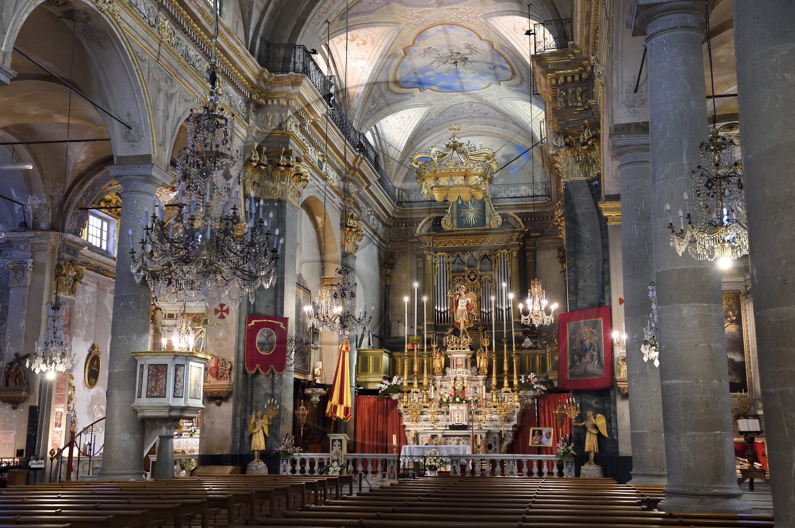France, Alpes-Maritimes (06), Menton, la vieille ville, la basilique Saint-Michel-Archange