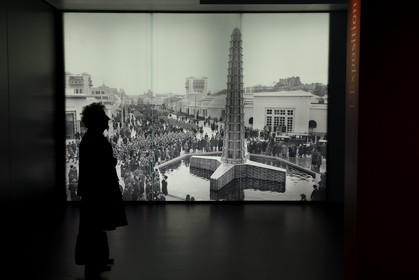 France, Bas-Rhin (67), Wingen-sur-Moder, le musée Lalique, à l'Exposition des arts industriels et décoratifs de Paris en 1925, René Lalique propose des œuvres monumentales telle que la Fontaine Les sources de la France