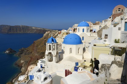 Grèce, Les Cyclades, mer Égée, île de Santorin (Thira ou Théra), le village de Oia qui surplombe la Caldera