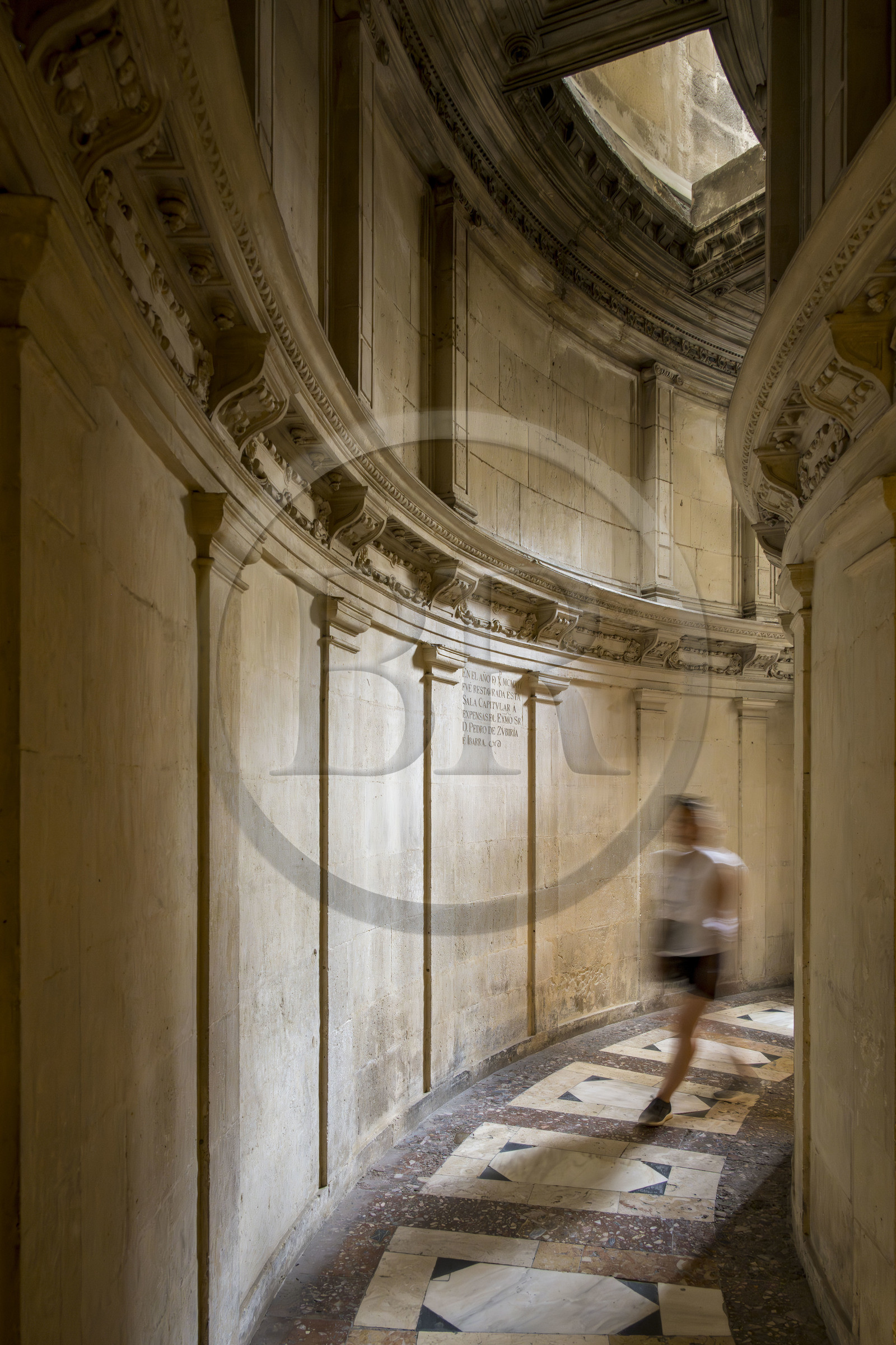 Espagne, Andalousie, Séville, la cathédrale, classé Patrimoine Mondial de l'UNESCO, coursive de la salle du Chapitre, première salle éliptique construite en Europe