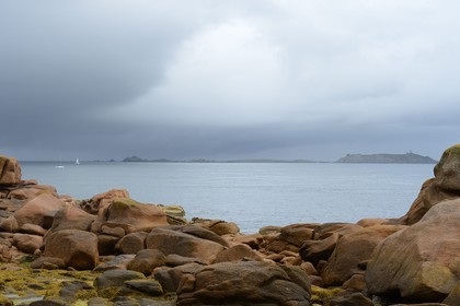 France, Cotes-d'Armor, Cote de Granit Rose (the Pink Granite coast), Tregastel, Renote island