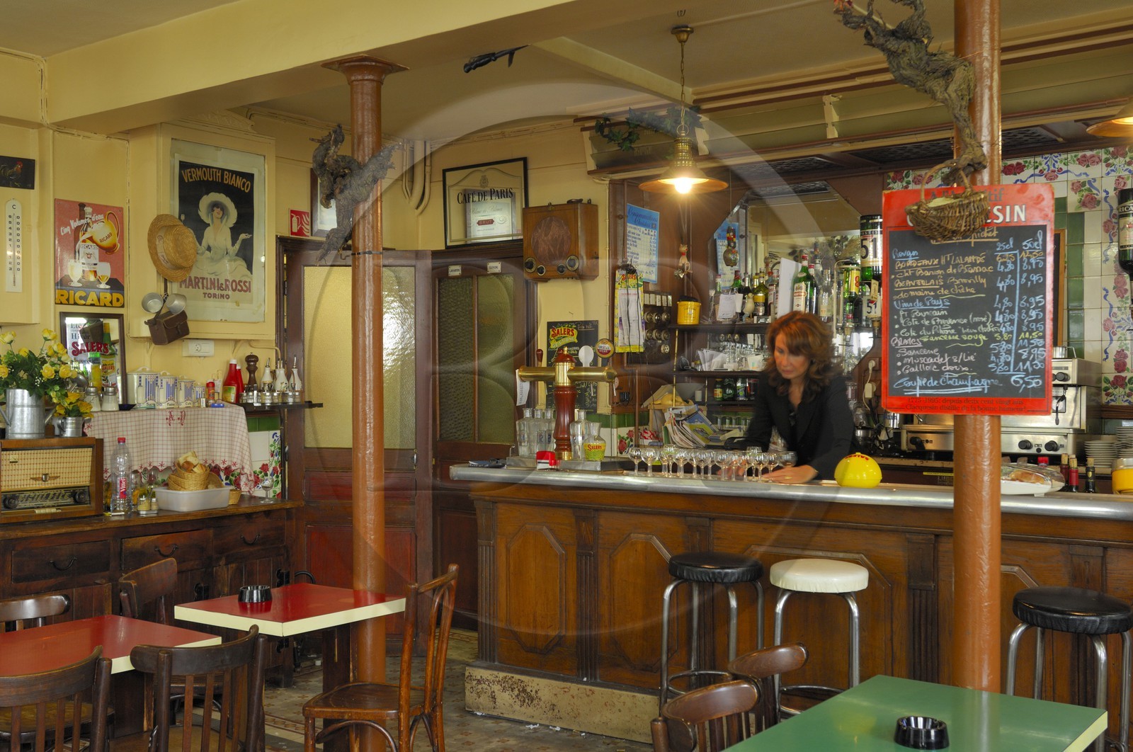 France, Paris (75), café et restaurant le Bar fleuri rue du Plateau