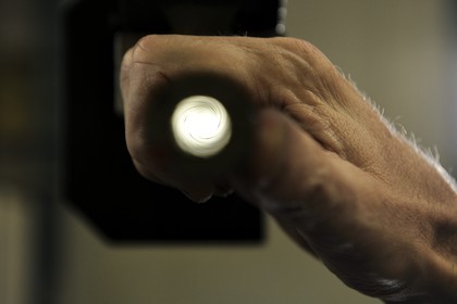 Italie, Lombardie, province de Brescia, Gardone Val Trompia, fabriquant d’armes historiques à chargement par la bouche Davide Pedersoli & C, intérieur du canon strié