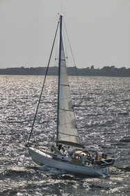 France, Morbihan (56), voilier en rade de Lorient