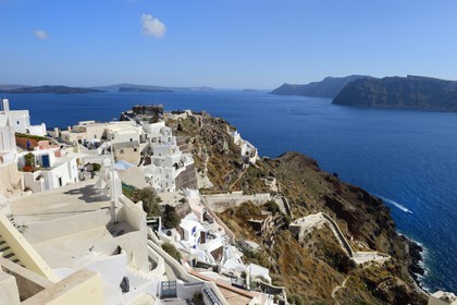Grèce, Les Cyclades, mer Égée, île de Santorin (Thira ou Théra), le village de Oia qui surplombe la Caldera
