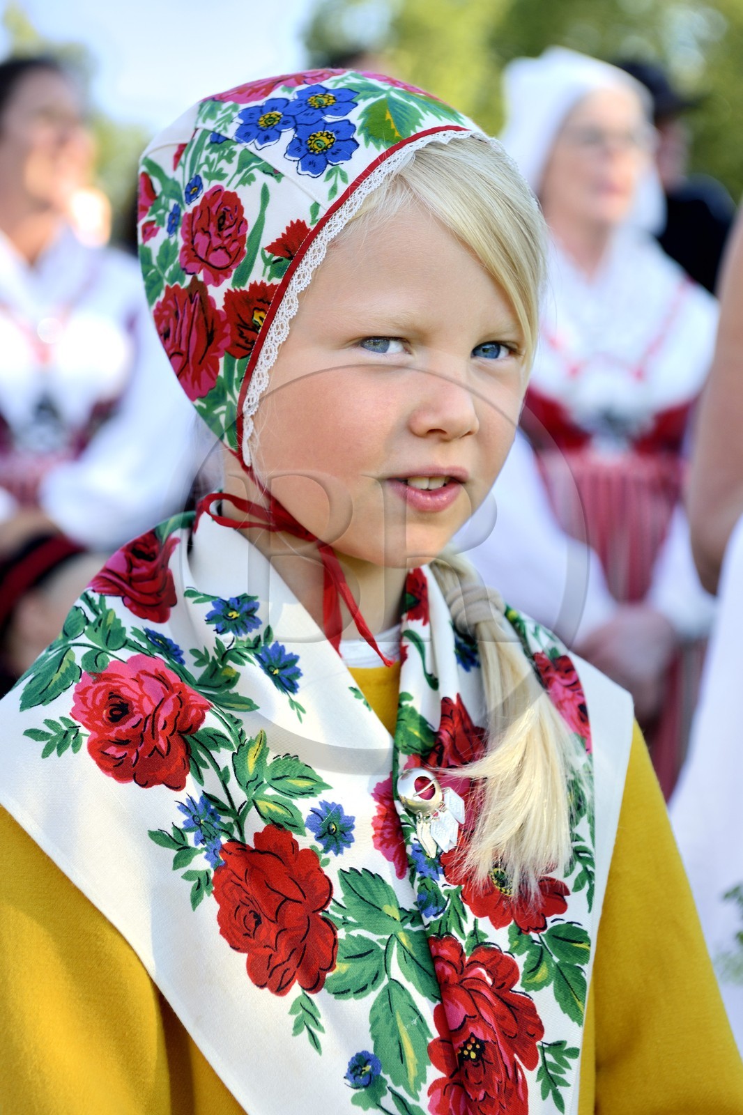 Sweden, Dalarna County, Leksand area, Midsummer celebrations in the tiny hamlet of Hjulbäck, girl in traditional costume