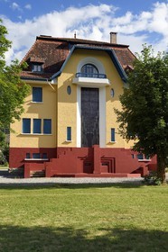 France, Alpes-de-Haute-Provence (04), vallée de l'Ubaye, Barcelonnette, Villa mexicaine connue sous le nom de Villa Bleue, elle montre la réussite au Mexique de son commanditaire Camille Jean fondateur du magasin la Francia Maritima