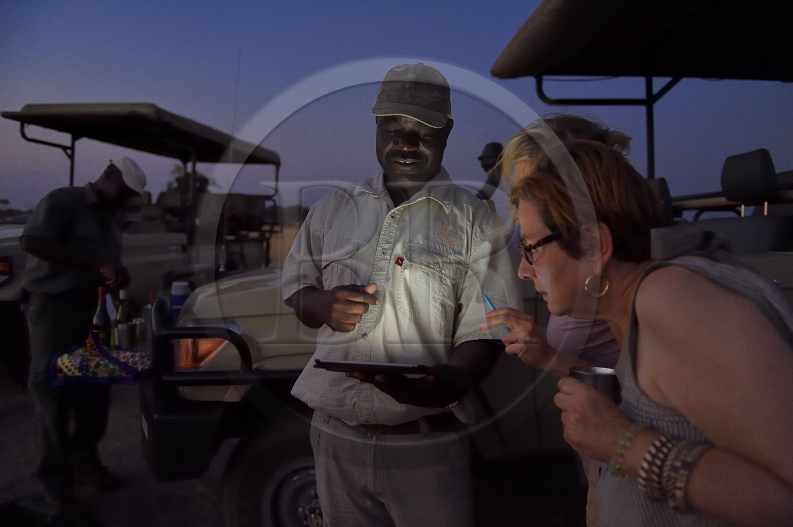 Zimbabwe, province de Matabeleland septentrional, parc national Hwange, Somalisa Camp de African Bush Camps, le guide Michael Padiwa