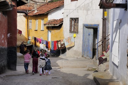 Turquie, Anatolie centrale, Ankara, enfants jouant dans les ruelles de la citadelle dans la vieille ville