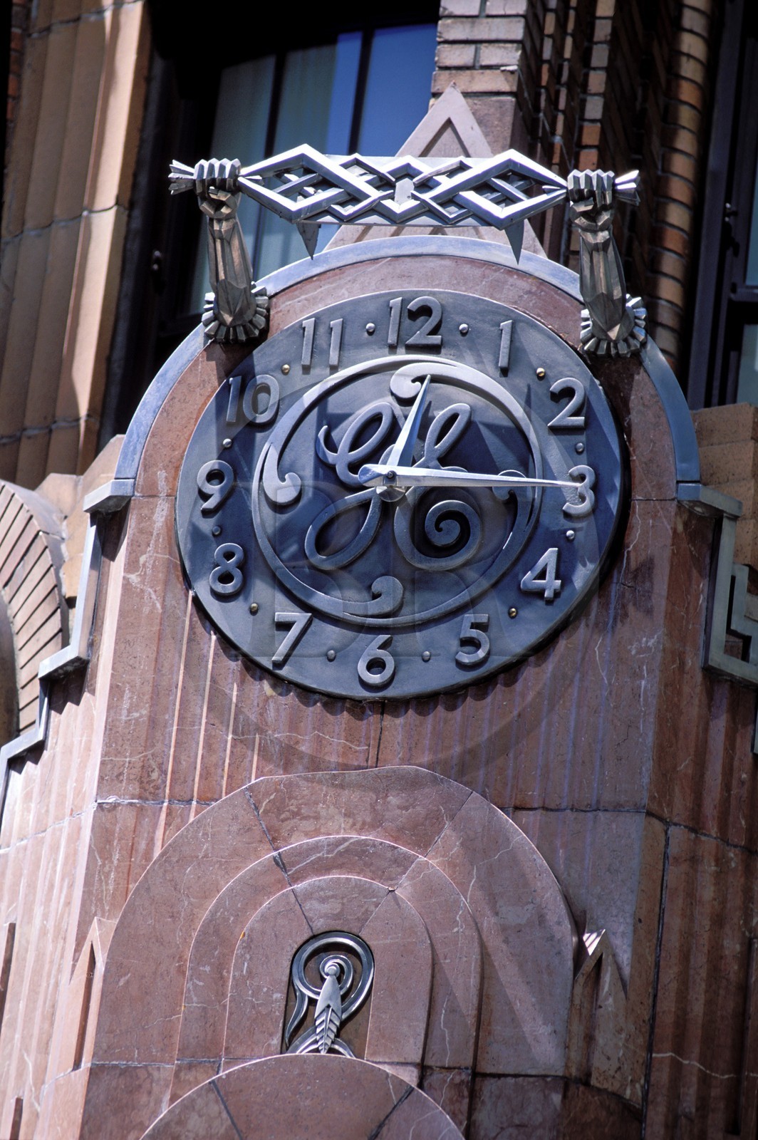 états-Unis, New York, Manhattan, Midtown, intersection de 51Street et Lexington, l' horloge Art Nouveau du General Electric Building