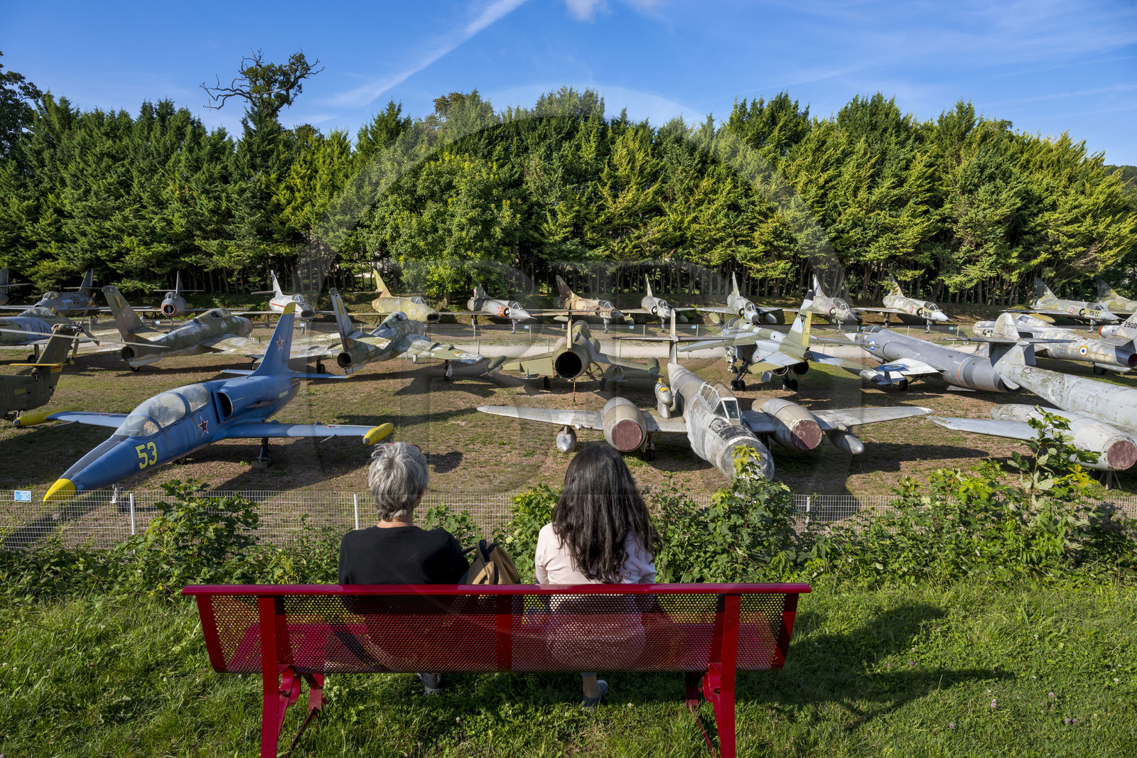 France, Côte-d'Or (21), les climats de Bourgogne classés Patrimoine Mondial de l'UNESCO, Côte de Beaune, Savigny-les-Beaune, le chateau avec les musées et collections avions de chasse, voitures de course Abarth, motos, tracteurs enjambeurs, maquettes, camions de pompiers