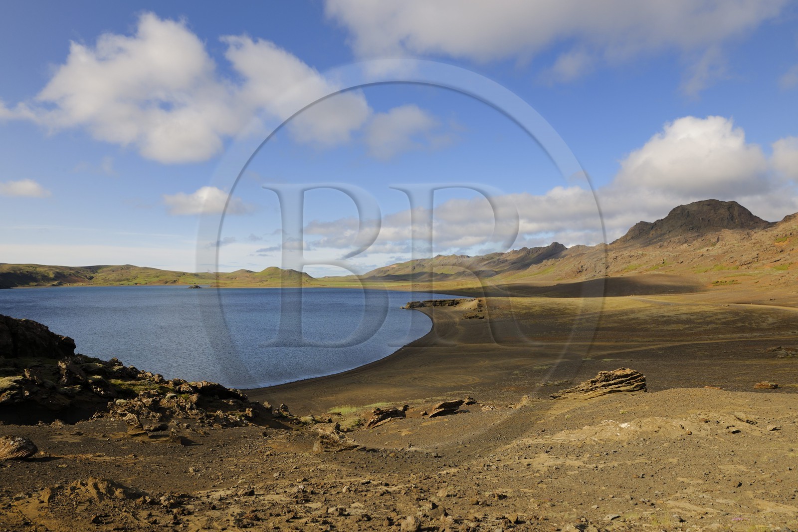 Islande, Région de Reykjavik, vallée de Krisuvik, le lac Kleifarvatn