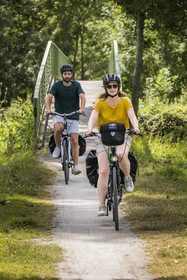 France, Deux-Sèvres (79), le Marais Poitevin, la Venise Verte, Sansais, bicycle journey on the Vélo Francette cycle path, bike with a trailer carrying camping equipment