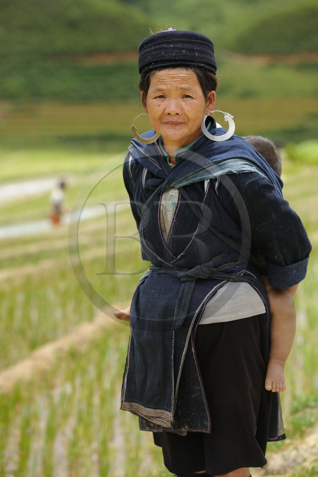 Vietnam, province de Lao Cai, région de Sapa, vallée de Ta Phin, femme de la minorité Hmong Noir