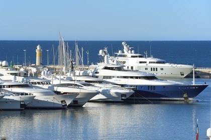 France, Alpes-Maritimes, yacht in the port