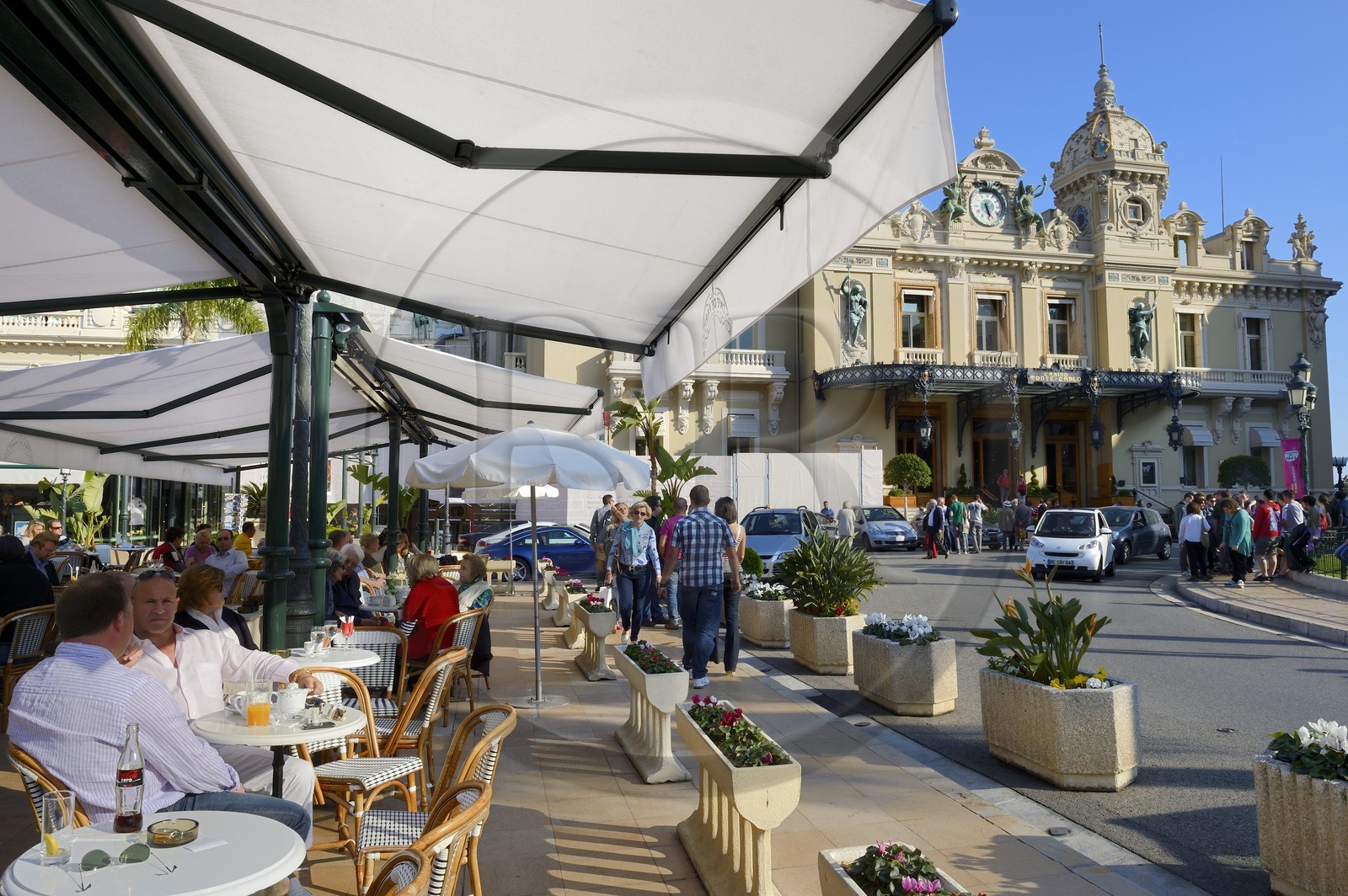 Principauté de Monaco, Monaco, Monte-Carlo, Société des Bains de Mer de Monaco, place du casino, le casino et la terrasse du Café de Paris, Mention obligatoire : Société des Bains de Mer de Monaco