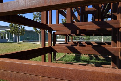 France, Bouches-du-Rhône (13),  Le Puy Sainte Réparade, Chateau La Coste domaine viticole et centre d'art contemporain, Crouching Spider 6695 de Louise Bourgeois (Mention Obligatoire)