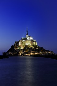 France, Manche (50), Mont-Saint-Michel, classé Patrimoine Mondial de l'UNESCO, et le Couesnon