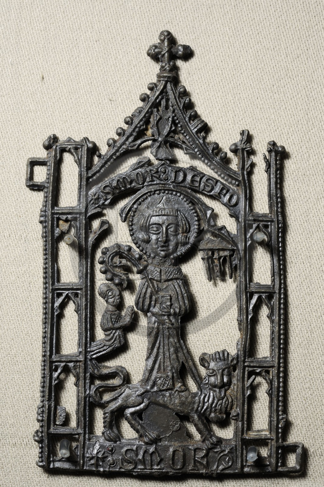 France, Paris (75), musée du Moyen-Age, ancien hôtel de Cluny, enseigne de pélérinage, Saint Maur