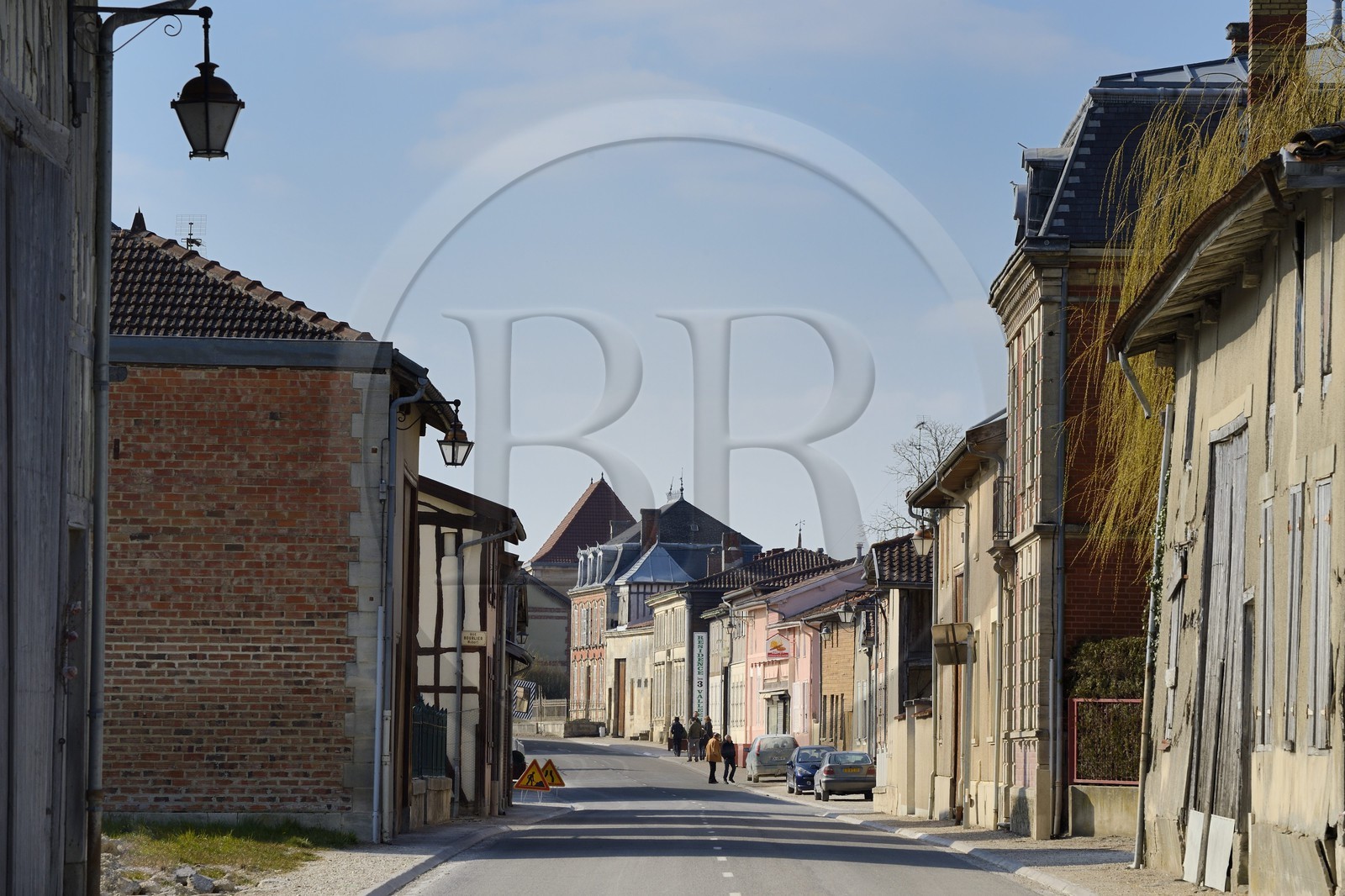 France, Marne (51), village de Saint-Amand-sur-Fion, la rue principale