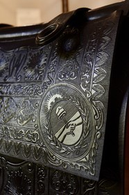 Argentine, province de Buenos Aires, San Antonio de Areco, selle de cheval fabriqué par le maroquinier Martin Alvarez avec l'écu de l'argentine