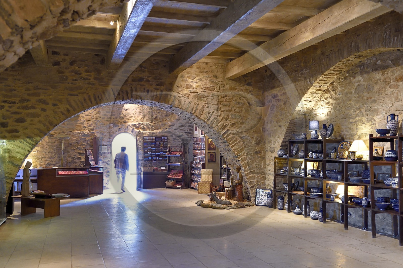 France, Var (83), Massif des Maures, Collobrières, chartreuse de la Verne, vente de produits monastiques dans l'accueil