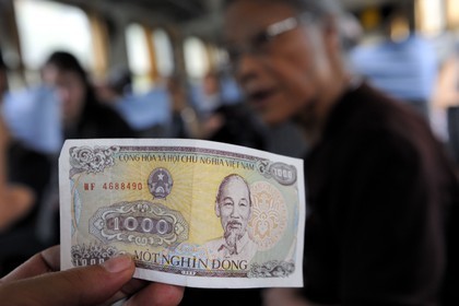 Vietnam, train de jour de Lao Cai à Hanoï, billet de 1000 dong (5 cts d'euros)