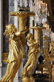 France, Yvelines (78), château de Versailles, classé Patrimoine Mondial de l'UNESCO, Galerie des Glaces (longueur 73m et largeur 10,50m) avec 17 fenêtres et 357 miroirs, architecte Jules Hardouin-Mansart (1678 - 1684)