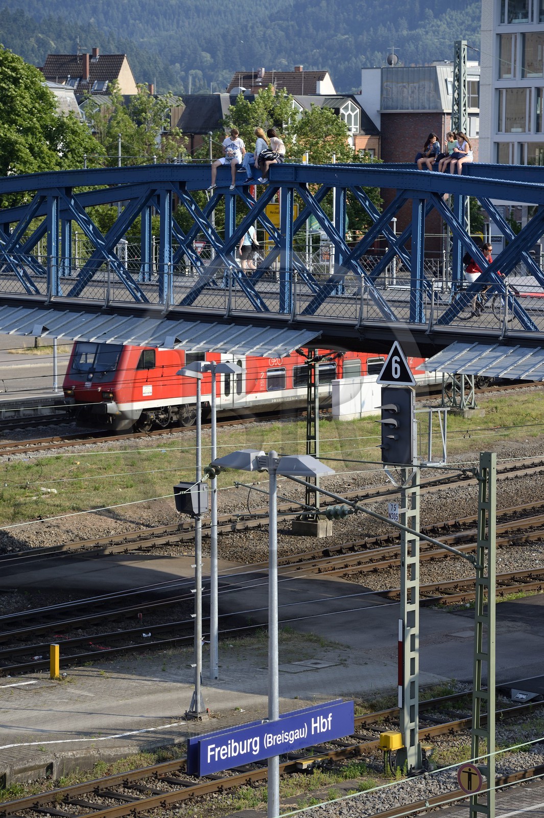 Germany, Baden-Wurttemberg, Freiburg im Breisgau, Central Station, the blue bridge (wiwili-bridge) above the railway track