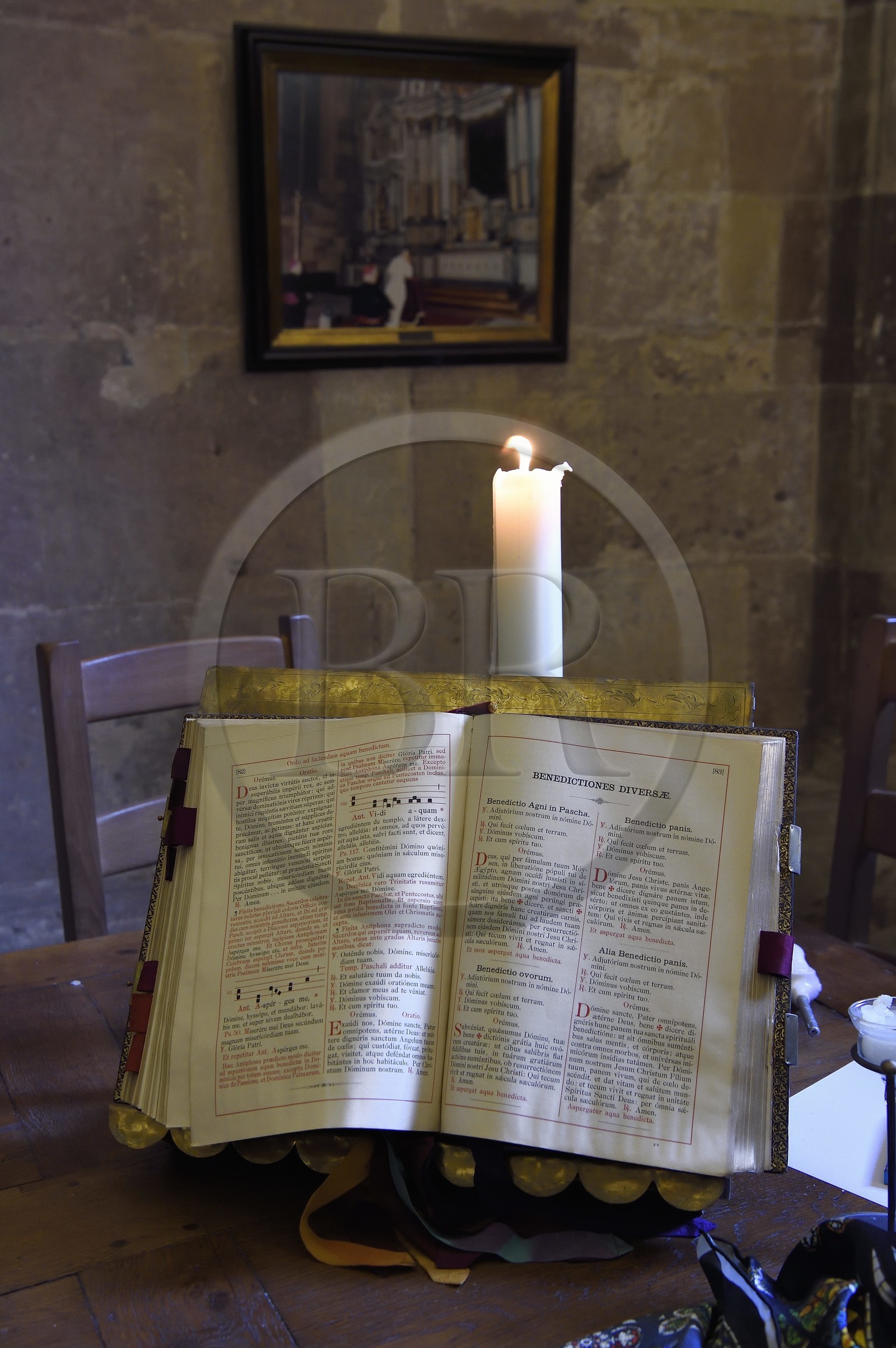 France, Bas-Rhin (67), Strasbourg, vieille ville classée au Patrimoine Mondial de l'UNESCO, la cathédrale Notre-Dame, ancienne sacristie des chanoines, livre des bénédictions