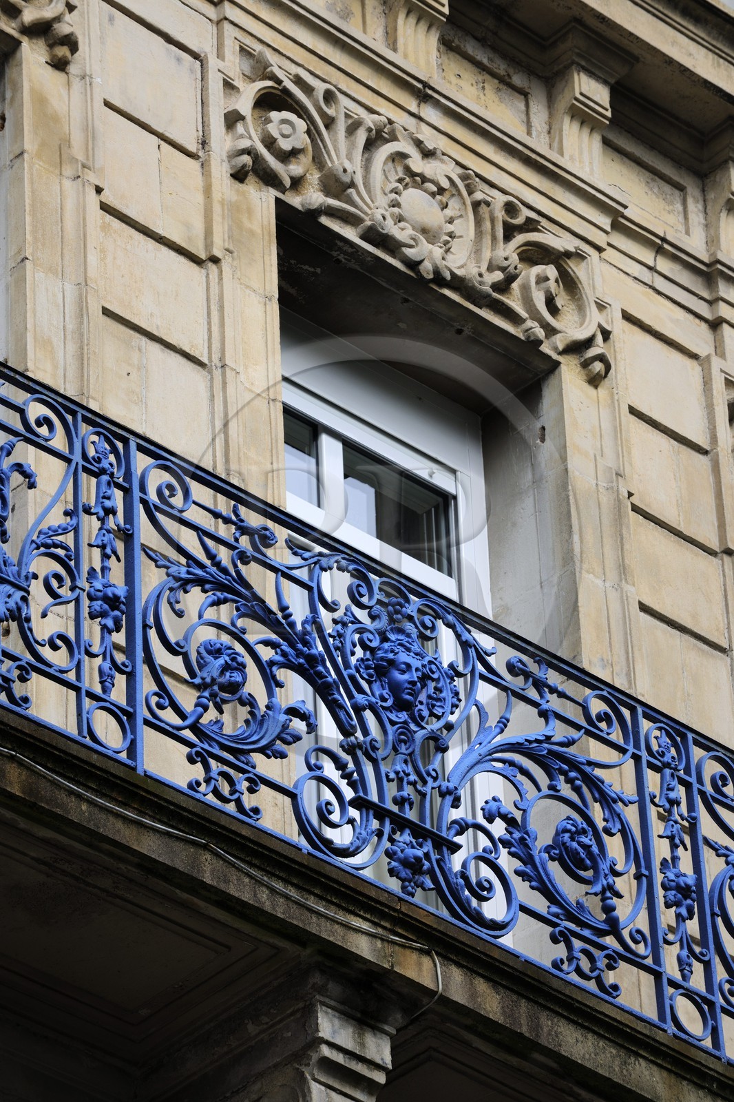 France, Vosges (88), Station thermale de Plombières-les-Bains, balcon rue Lietard