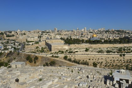 Israel, Jerusalem, holy city, the old town listed as World Heritage by UNESCO, the Dome of the Rock and the El Aqsa mosque on Haram el-Sharif and the Jewish cemetery on Mount of Olives