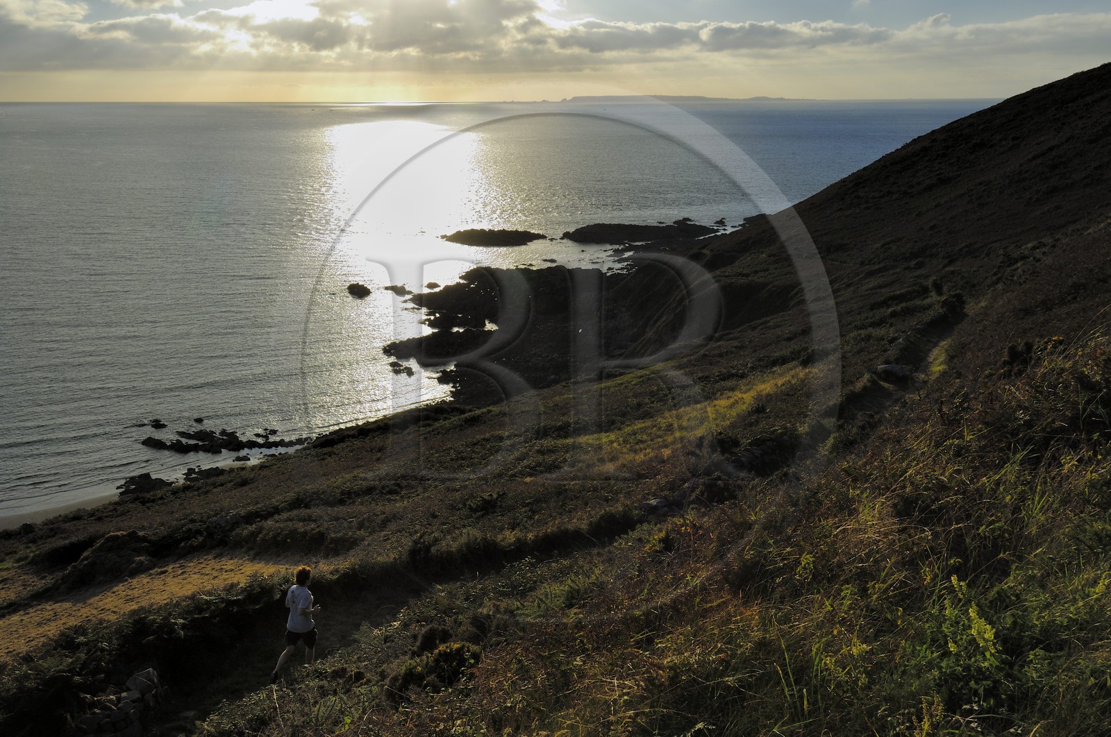 France, Manche (50), Cap de la Hague, baie d'Ecalgrain, jogging