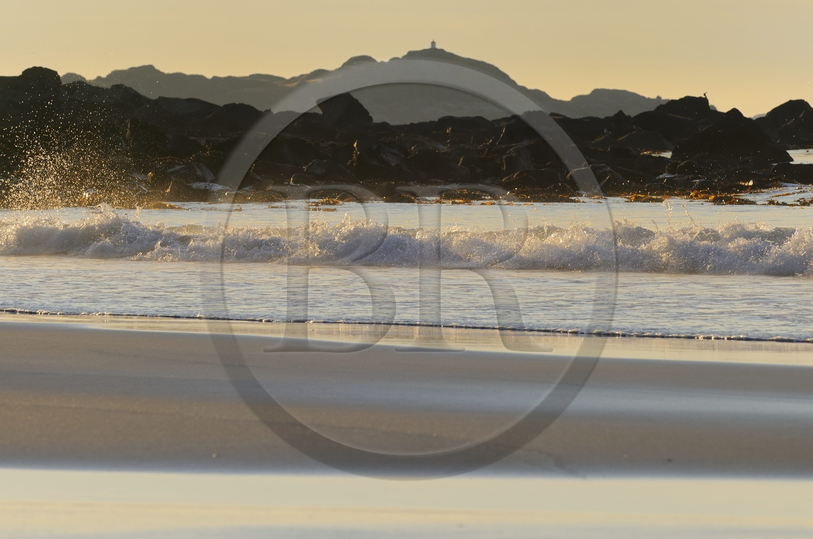 Norvège, Nordland, Iles Lofoten, Ile de Flakstadoy, plage de sable blanc de Ramberg