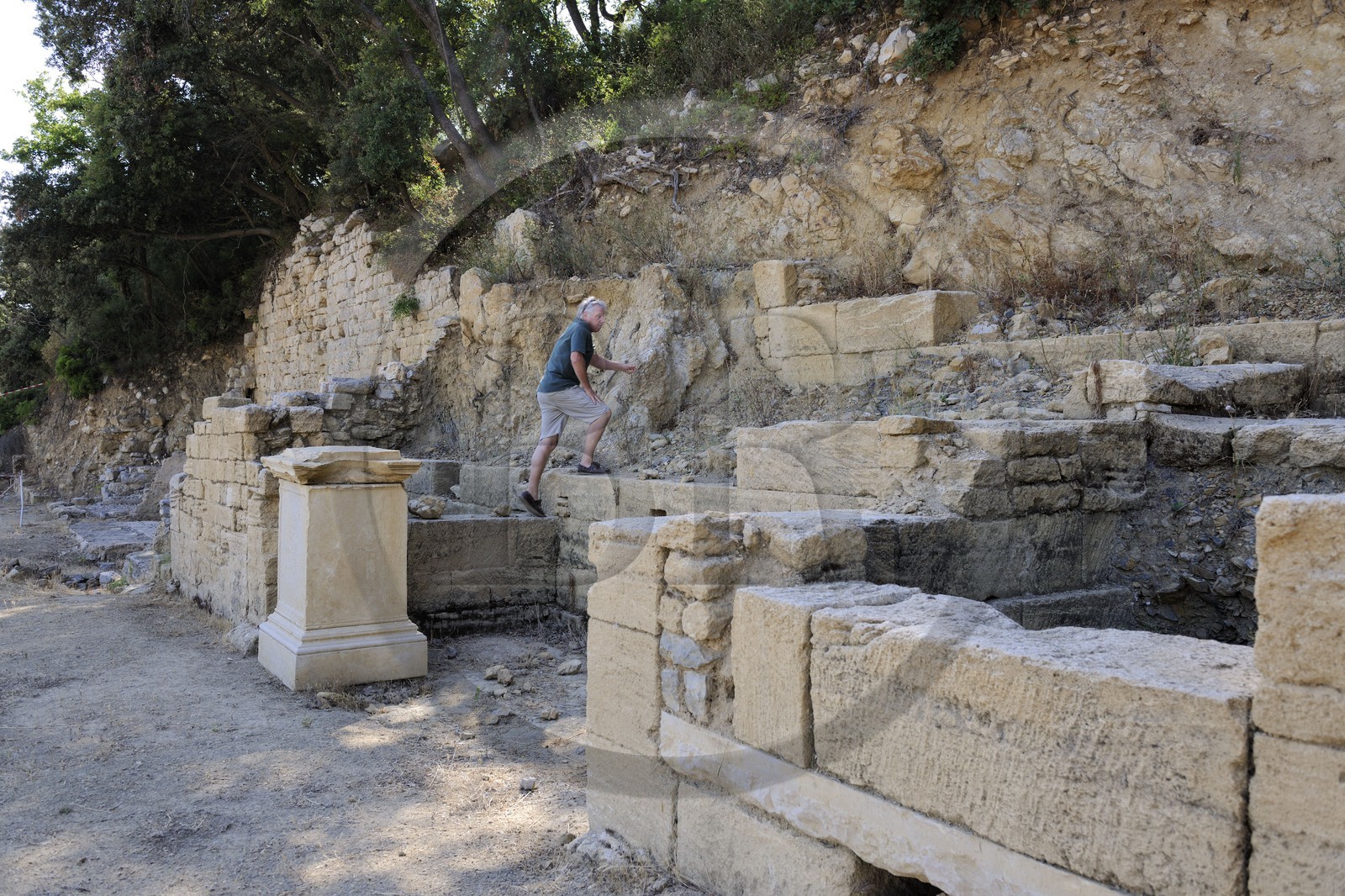 France, Hérault (34), fouilles sur la colline du Castellas à Murviel-lès-Montpellier correspond à l'emplacement d'une importante agglomération antique de la fin de l'âge du fer jusqu'au IIe siècle après J.-C., Patrick Thollard archéologue responsable des fouilles