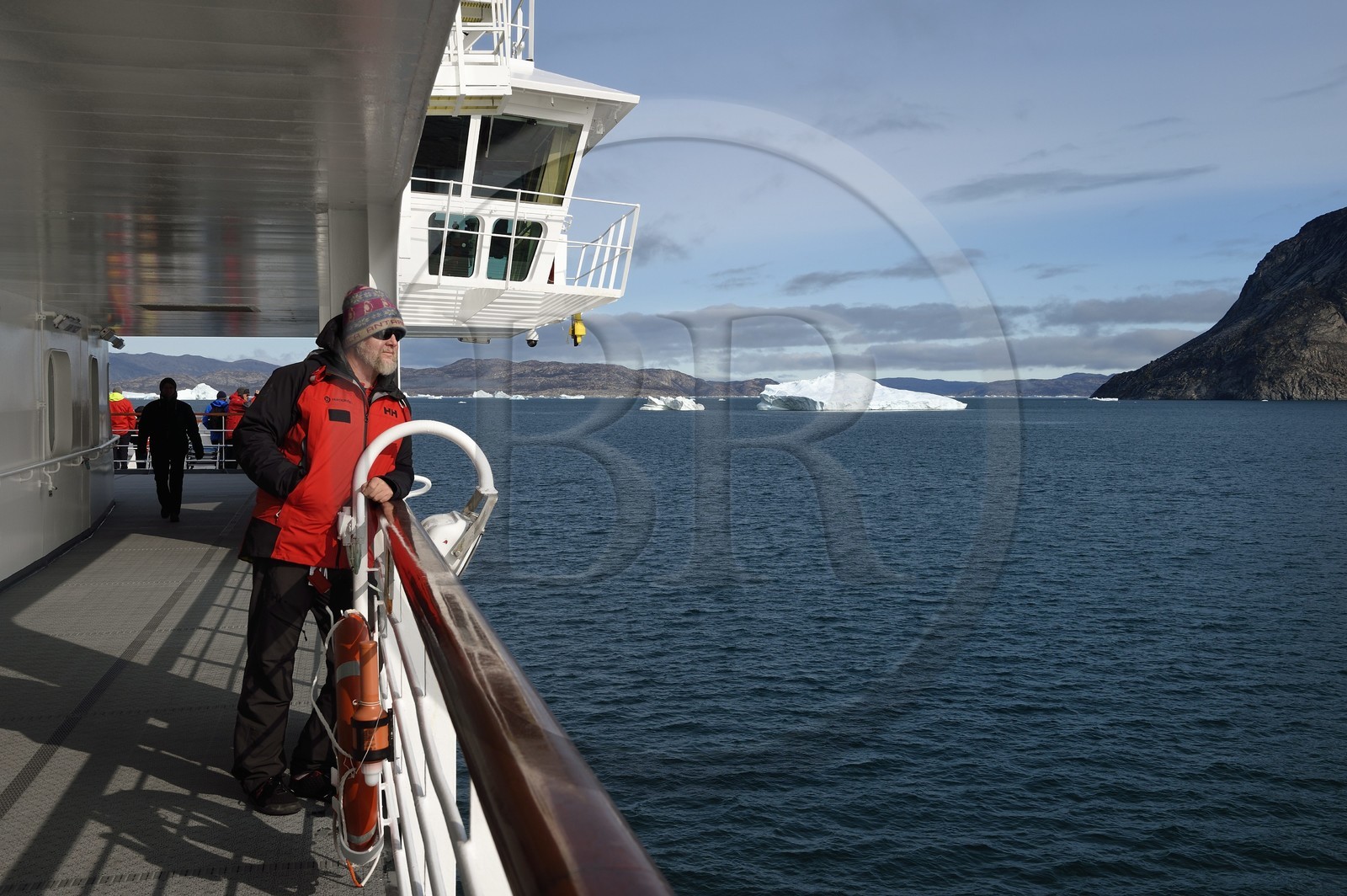 Groenland, cote ouest, baie de Disko, detroit d'Ataa, le bateau de croisière MS Fram de la compagnie Hurtigruten progresse vers le glacier Eqip Sermia (glacier Eqi)
