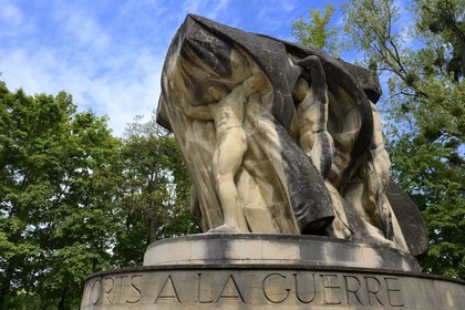 France, Rhône (69), Lyon,  le parc de la Tête d' Or, l’île du souvenir, memorial de l'architecte lyonnais Tony Garnier et du sculpteur Jean-Baptiste Larrivé grand prix de Rome en 1904 pour honorer les militaires morts au combat