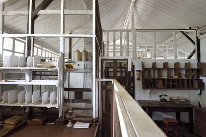 Gabon, Province du Moyen-Ogooué, Lambaréné, l'ancien Hopital Albert Schweitzer devenu musée, le bureau du Docteur Schweitzer dans la Grande Pharmacie (policlinique)