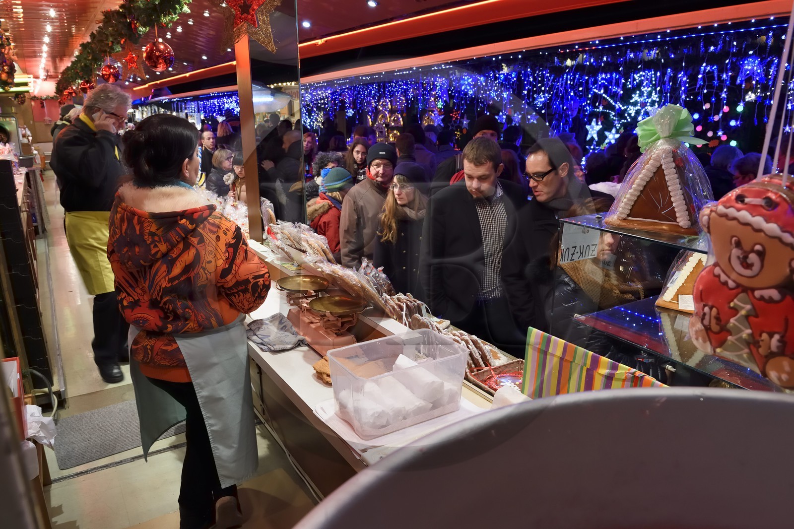France, Bas-Rhin (67), Strasbourg, vieille ville classée Patrimoine Mondial de l'UNESCO, marché de Noël (Christkindelsmarik) de la place Broglie