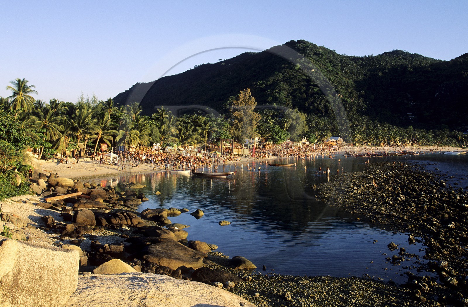 Thaïlande, Archipel îles Samui, Full Moon Party sur l' île de Koh Pha-Ngan, lever du soleil sur la plage de Had Rin