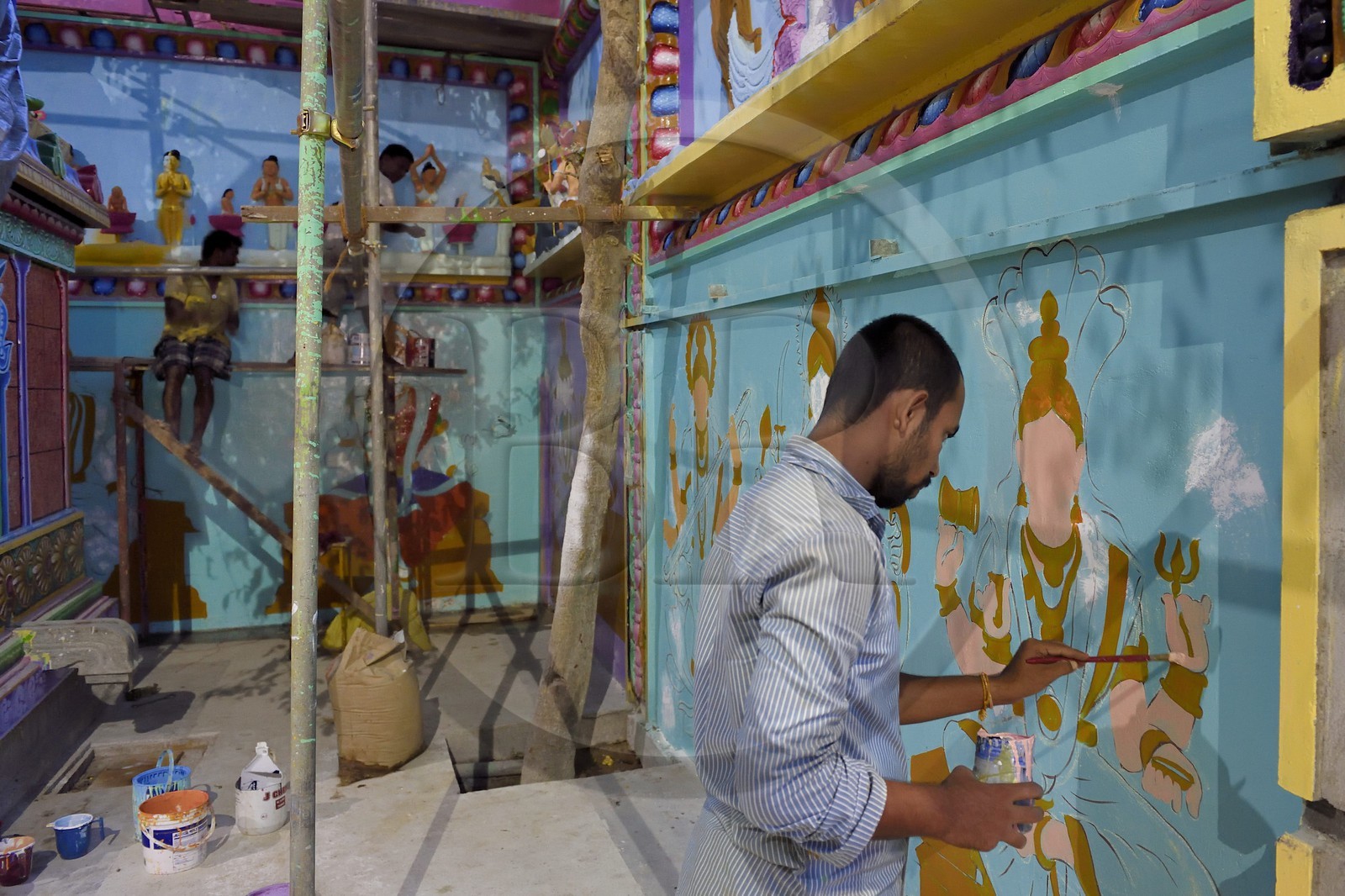 Sri Lanka, province de l'Est, Trincomalee, Koneswaram temple en reconstruction dans l'ex-Fort Frederick, peinture des dieux et déesses