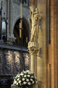 France, Paris (75), île de la Cité, la cathédrale Notre-Dame, le choeur, la Vierge à l’Enfant priée sous le vocable de « Notre Dame de Paris »
