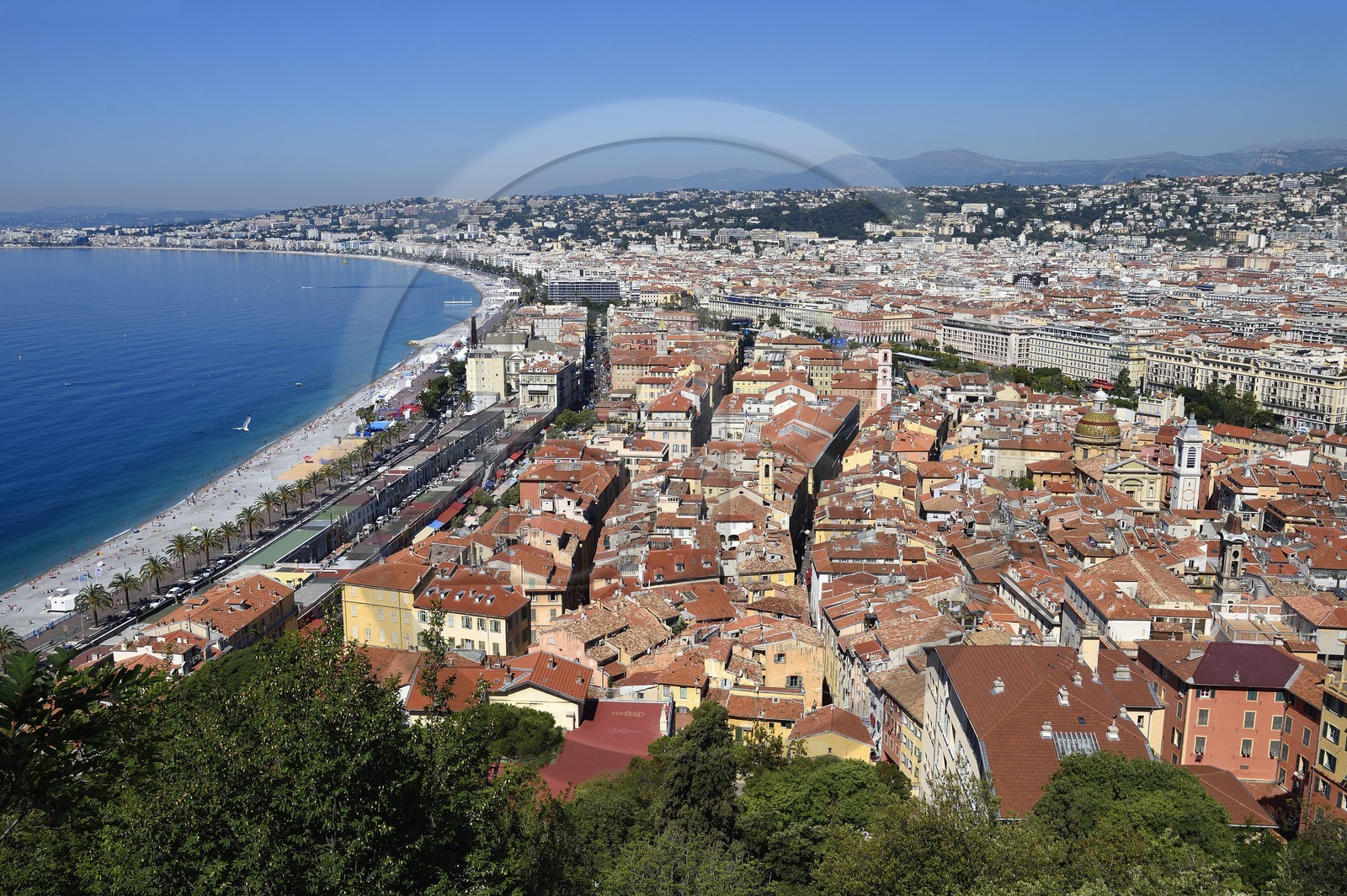 France, Alpes-Maritimes (06), Nice, la Baie des Anges, le vieux Nice et la Promenade des Anglais sur le bord de mer