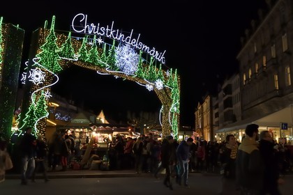 France, Bas-Rhin (67), Strasbourg, vieille ville classée Patrimoine Mondial de l'UNESCO, marché de Noël (Christkindelsmarik) de la place Broglie