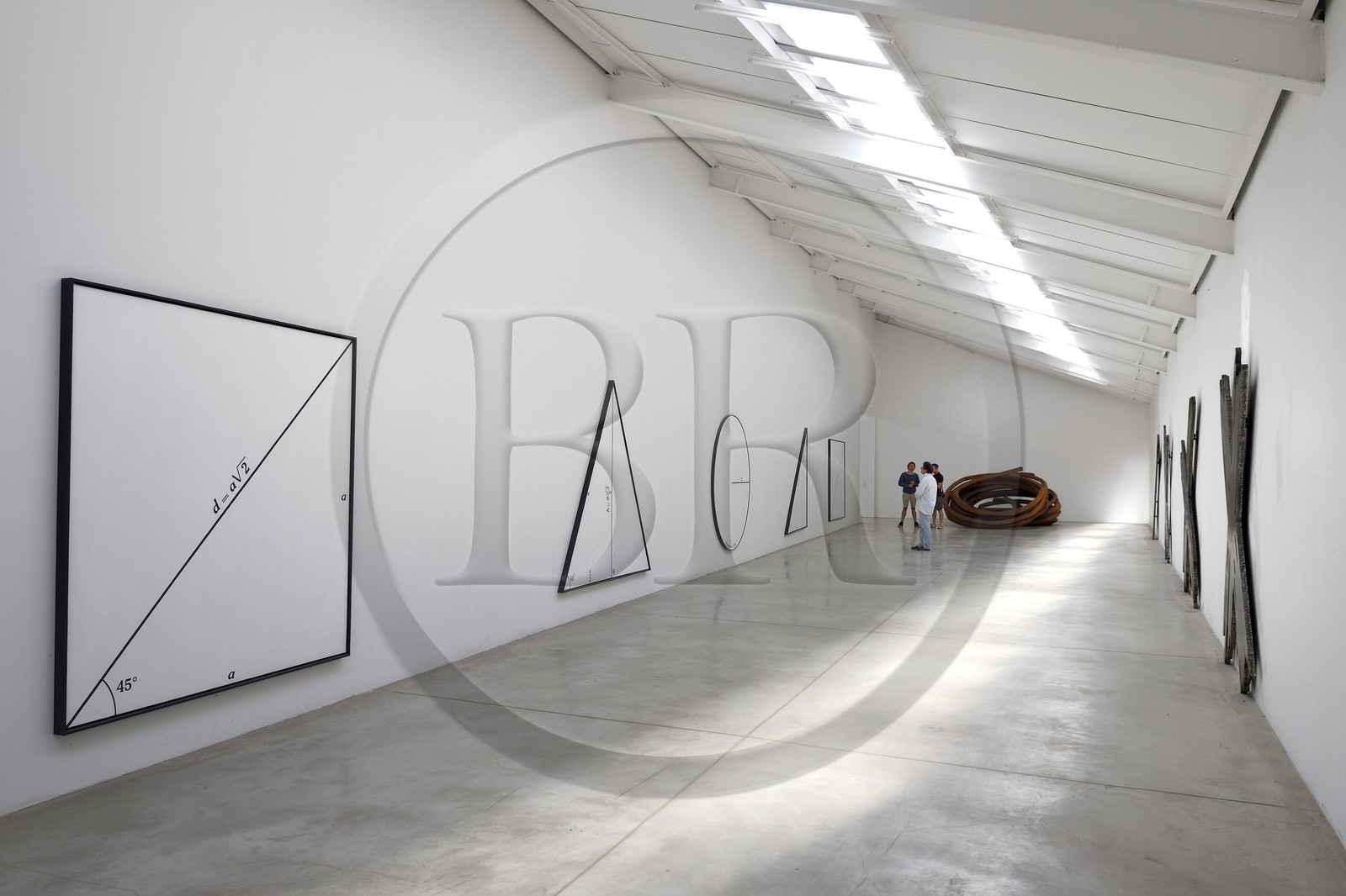 France, Var (83), Le Muy, Fondation Bernar Venet, peintures de Venet dans l'ancienne usine reconvertie en hall d'exposition