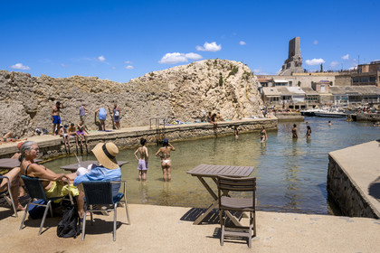 France, Bouches-du-Rhône (13), Marseille, quartier d'Endoume, piscine maritime du Vallon des Auffes