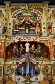 France, Rhône (69), Collonges-au-Mont-d'Or, restaurant L'abbaye de Collonges de Paul Bocuse dédié aux récéptions, limonaire personnalisé