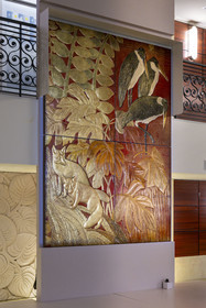 France, Loire-Atlantique (44), Saint-Nazaire, l'Escal'Atlantic dans l'ancienne base sous-marine allemande fait revivre le monde des transatlantiques, La Chasse (détail) Marabouts et Renards, ensemble de quatre panneaux de laque du laqueur Jean Dunand, installé dans le salon fumoir 1re classe du paquebot Normandie en 1935