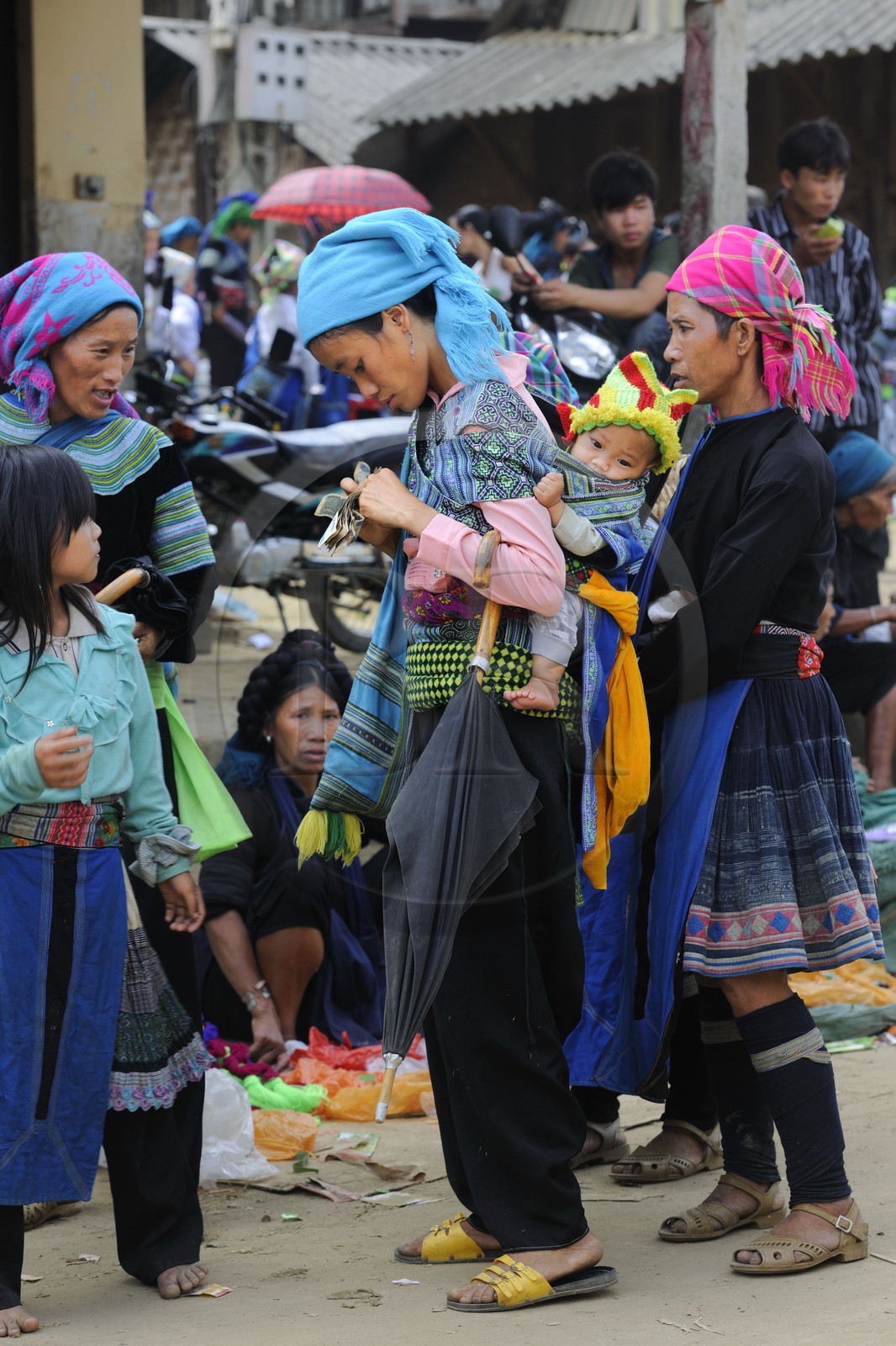 Vietnam, province de Lao Cai, région Nord-Ouest de Sapa, le marché multi-éthnique de Muong Hum