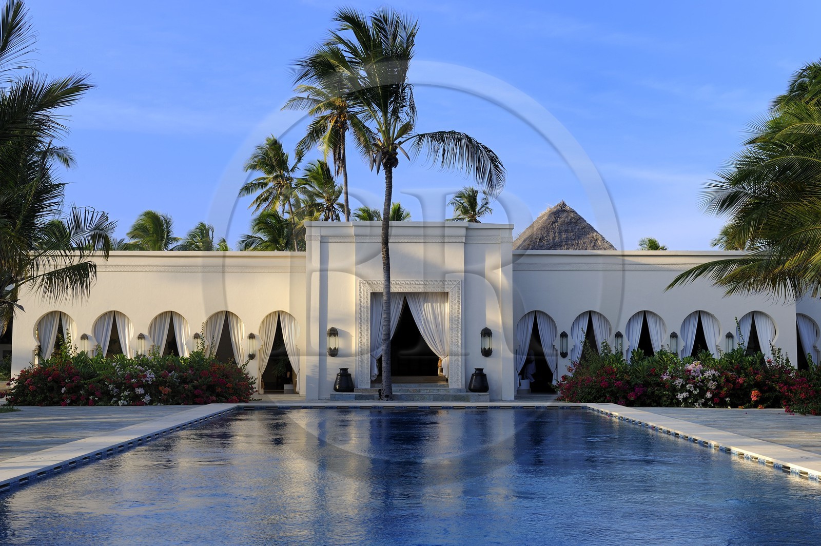 Tanzanie, archipel de Zanzibar, île de Unguja (Zanzibar), côte Sud-Est, Bwejuu, le luxueux Baraza Resort & Spa, un des restaurants